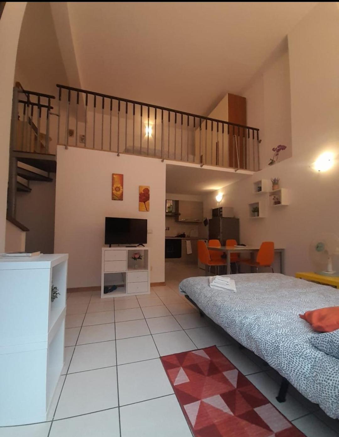 Gemme Fiorentine Apartments In Front Of The Train Station 5 Minutes From The Centre Free Parking Florencia Exterior foto